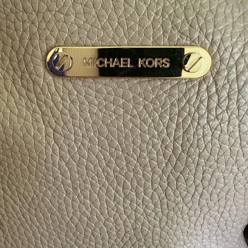 Michael Kors Bedford tassel satchel - Picture 6 of 11